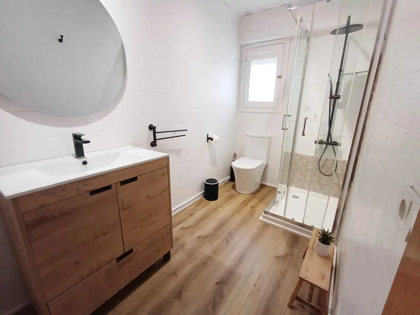 Bathroom of Apartments for rent in Picanya  with Furnished