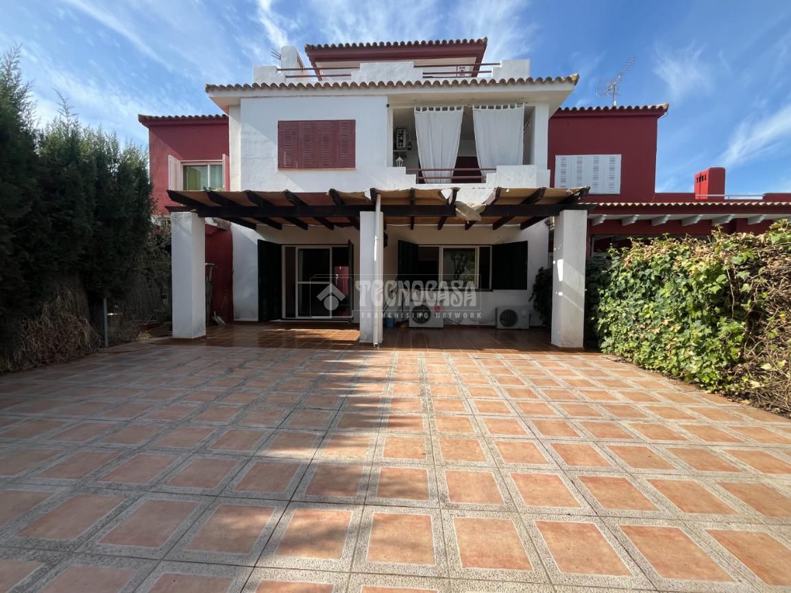 Casa adosada en venta en Residencial de cadiz