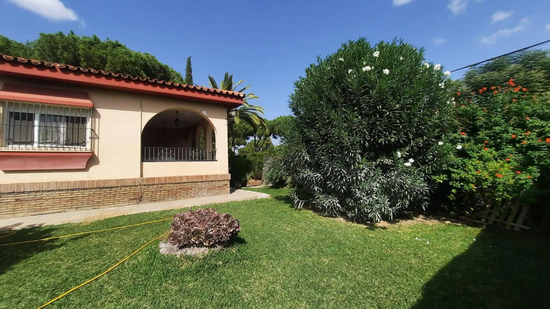 Chalet con piscina en venta en Carmona, imagen 5