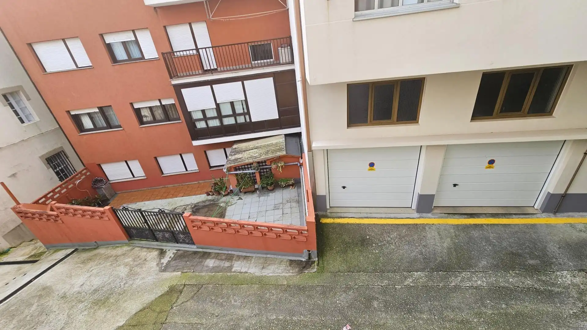 Parking de Casa adosada en venta en Cee con Terraza y Trastero