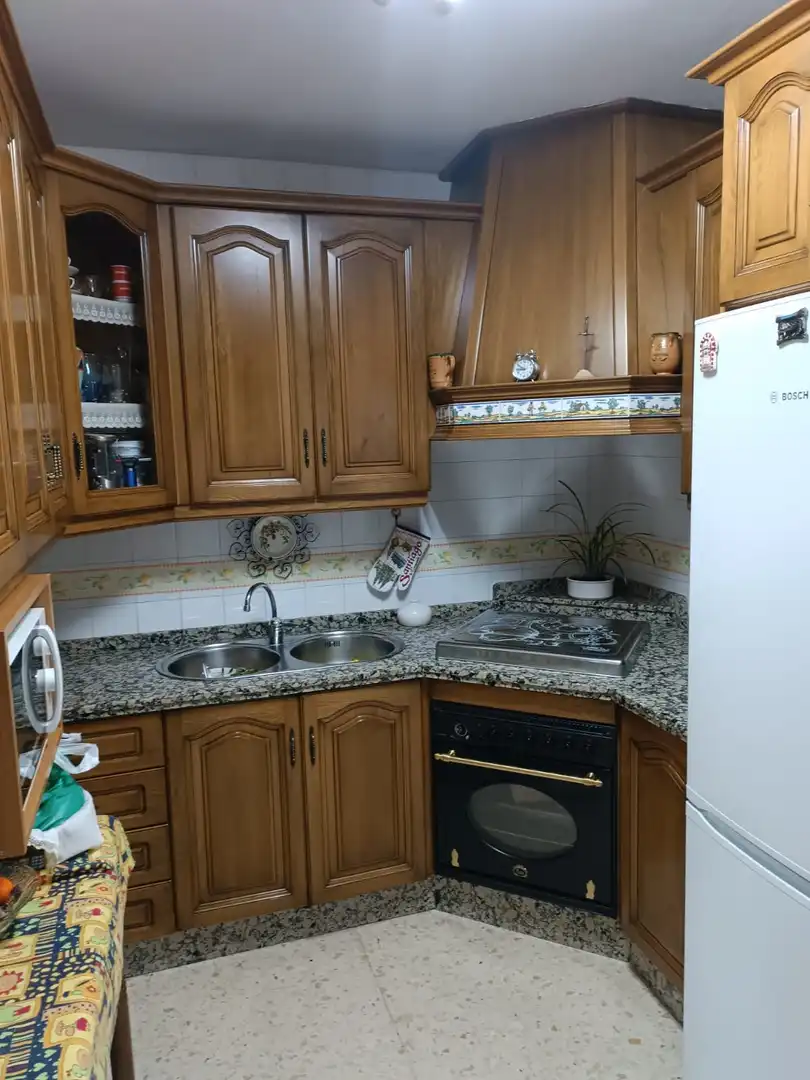 Cuina de Casa adosada en venda en Villaviciosa de Córdoba amb Moblat