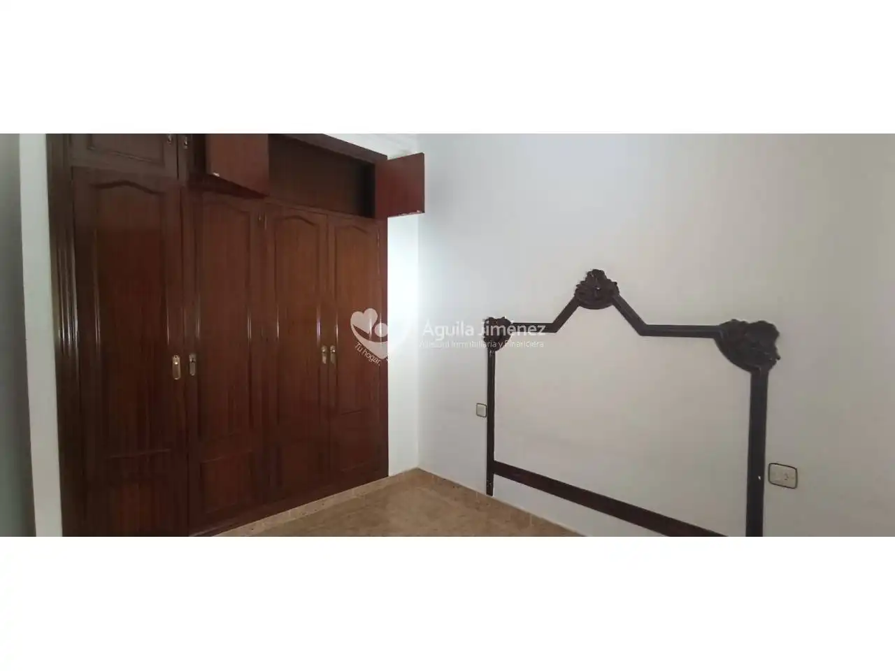 Habitación de Casa adosada en venta en Alcalá de Guadaira con Calefacción, Terraza y Piscina