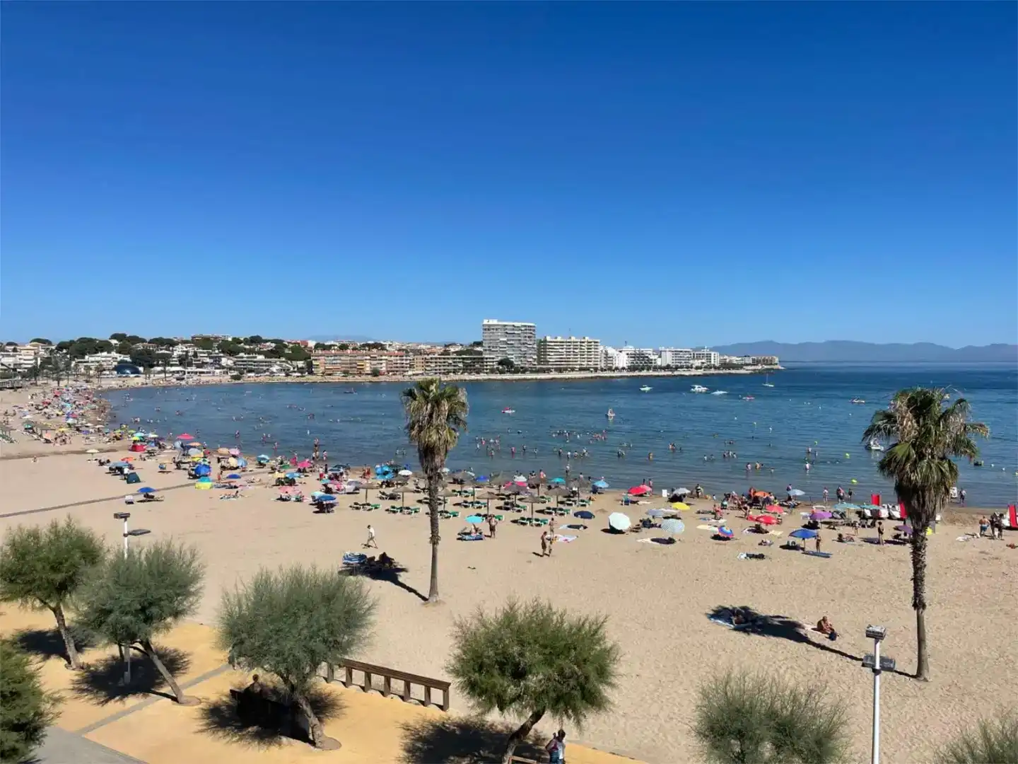 Vista exterior de Apartament en venda en L'Escala amb Aire condicionat i Balcó