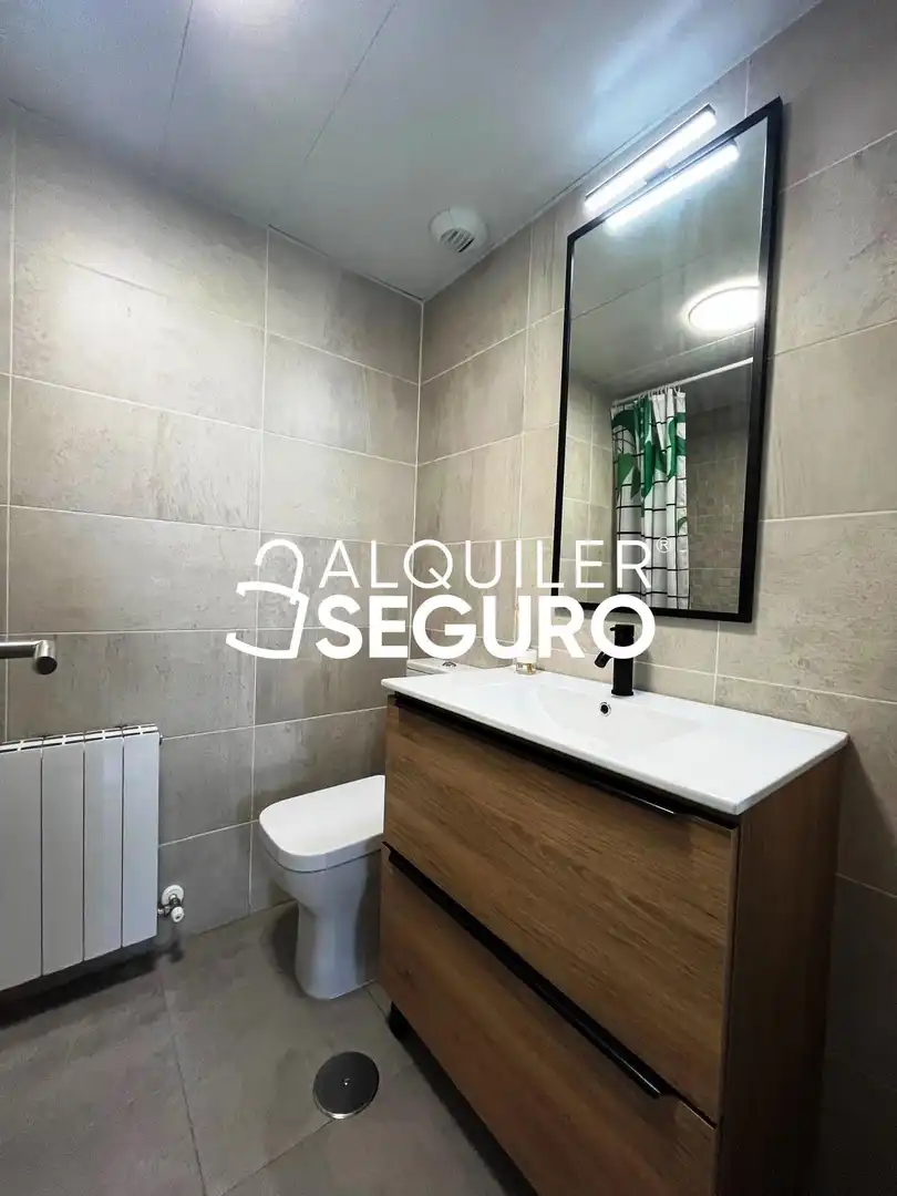 Bathroom of Flat for rent in Valdemoro  with Heating, Terrace and Storage room