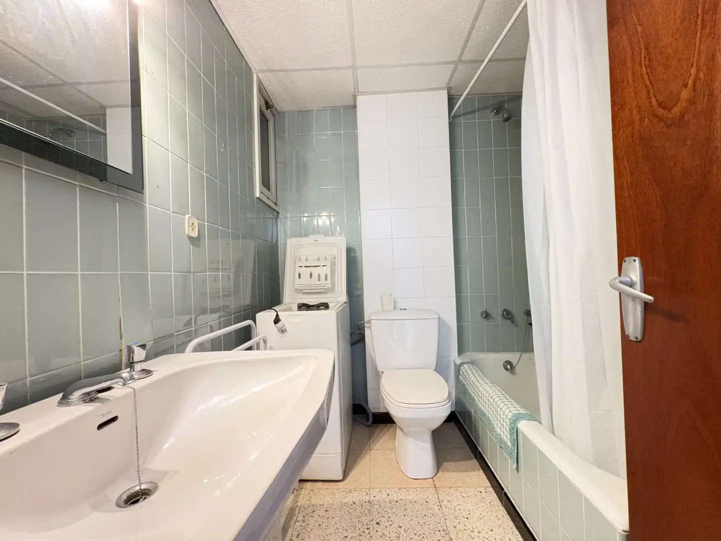 Bany de Apartament en venda en Roses amb Terrassa, Moblat i Balcó