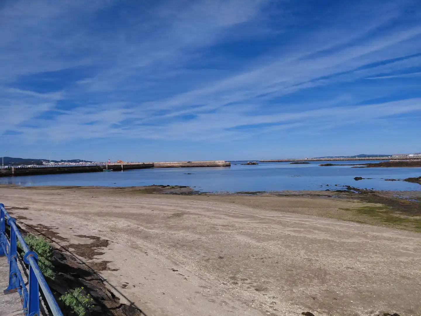 Vista exterior de Local en venda en Cambados amb Calefacció i Moblat