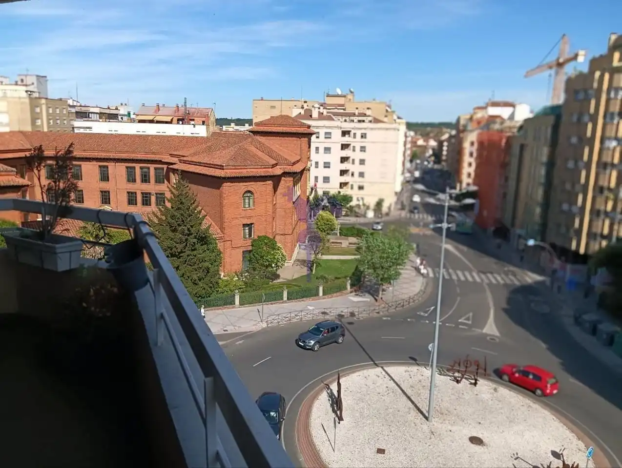 Vista exterior de Piso en venta en León Capital  con Calefacción, Parquet y Terraza