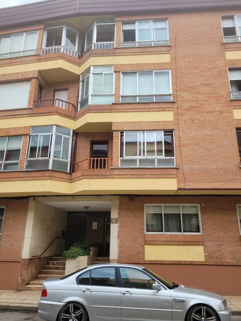 Vista exterior de Pis en venda en Soria Capital  amb Calefacció i Parquet