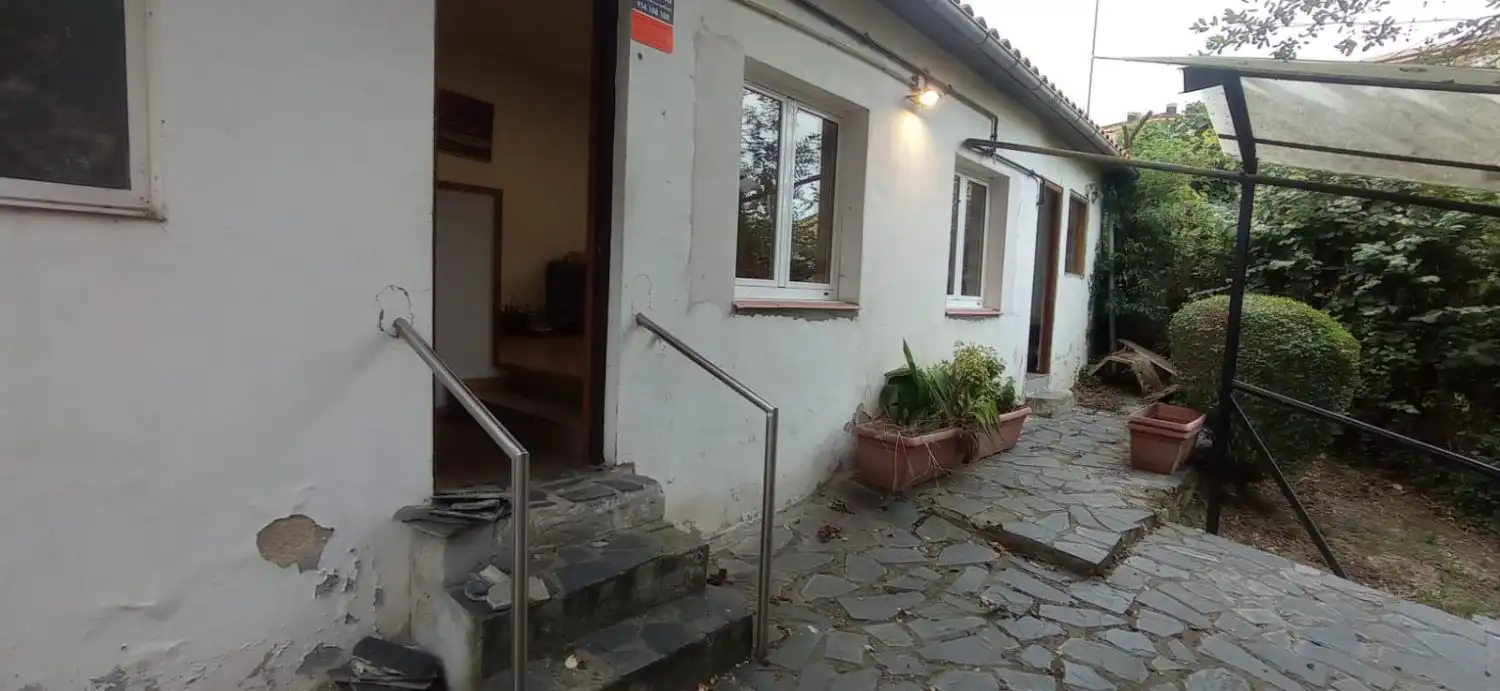 Vista exterior de Casa o xalet en venda en Oviedo  amb Calefacció i Parquet