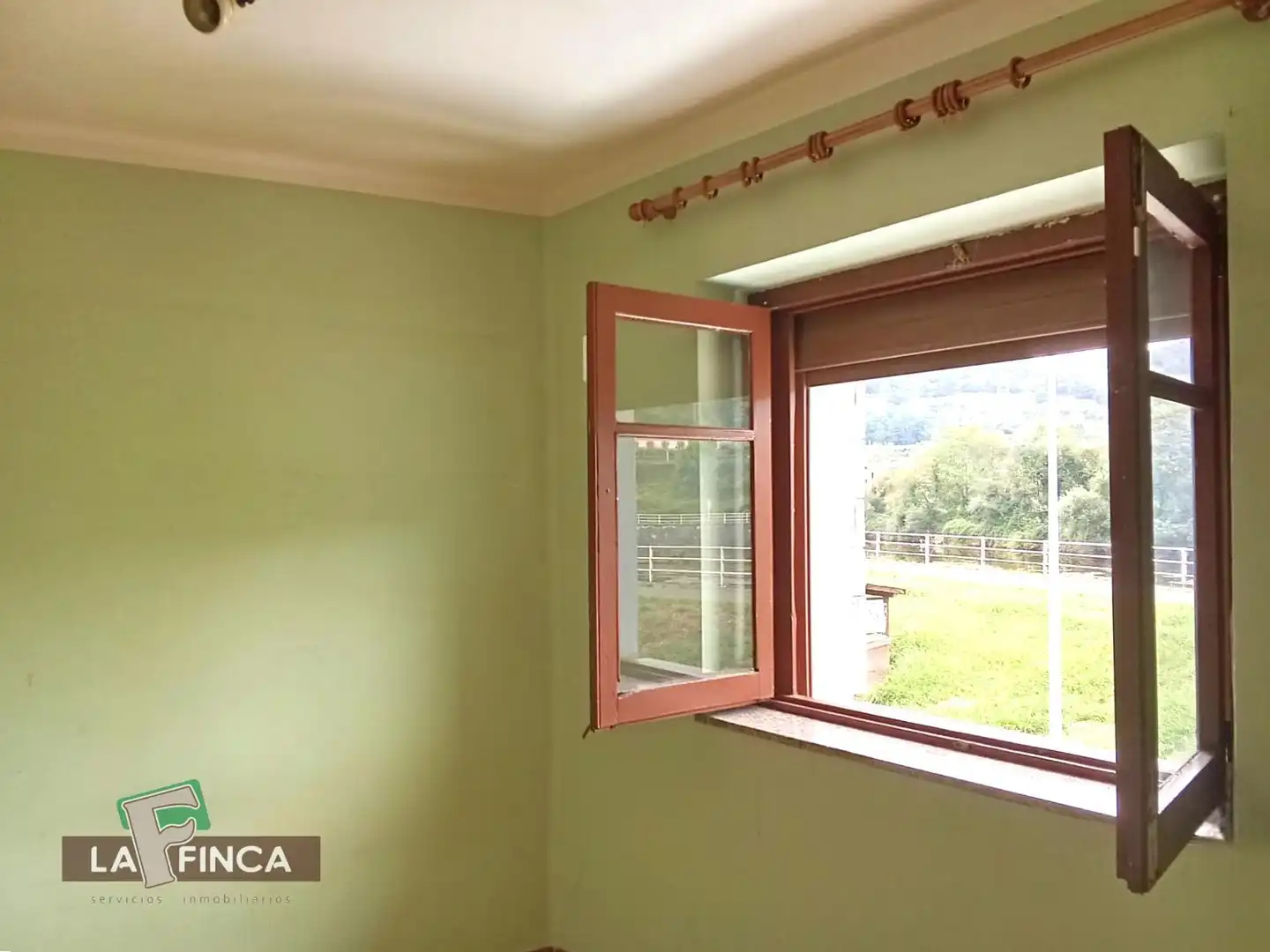 Casa adosada en venda a VEGALENCIA, Ribera de Arriba