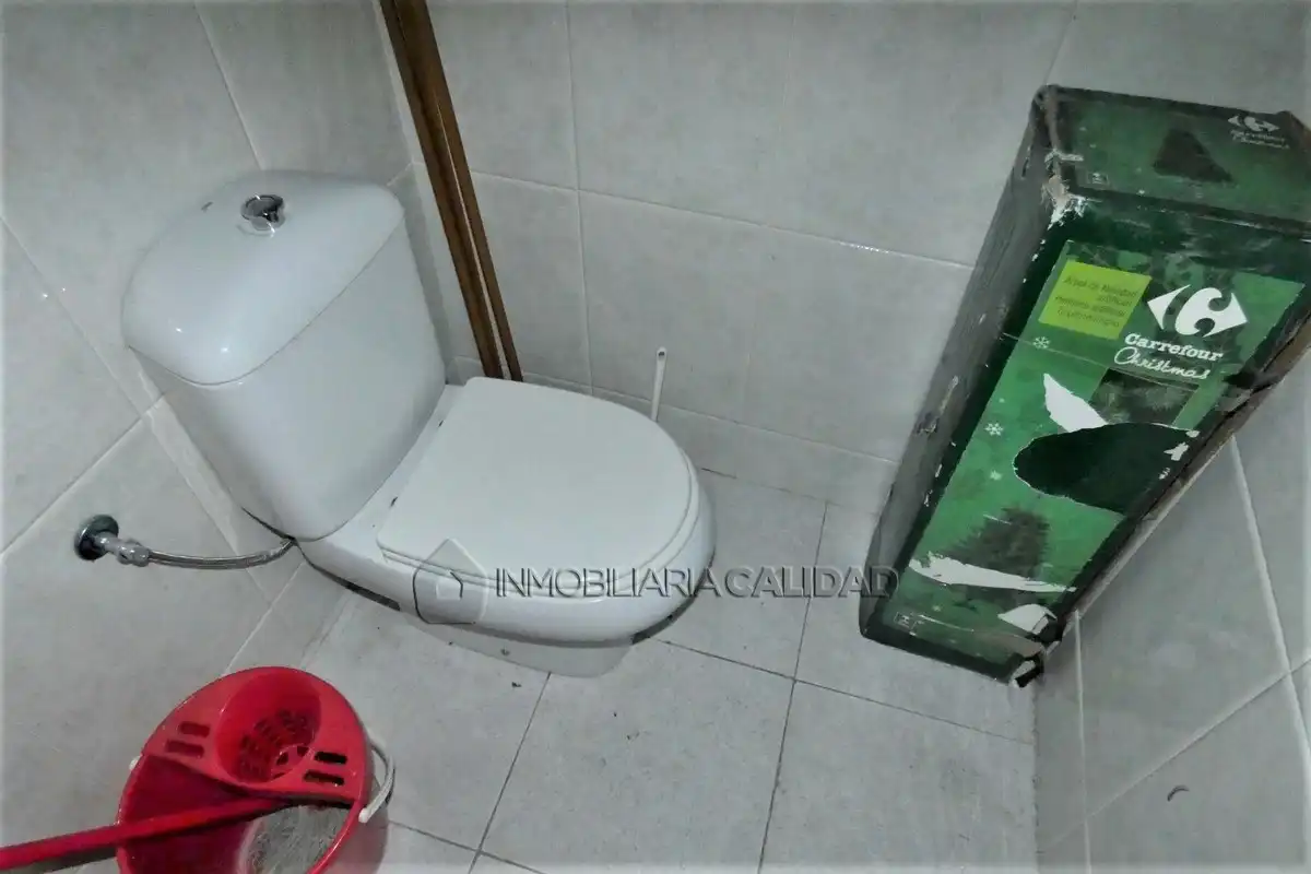 Baño de Local de alquiler en Burgos con Calefacción