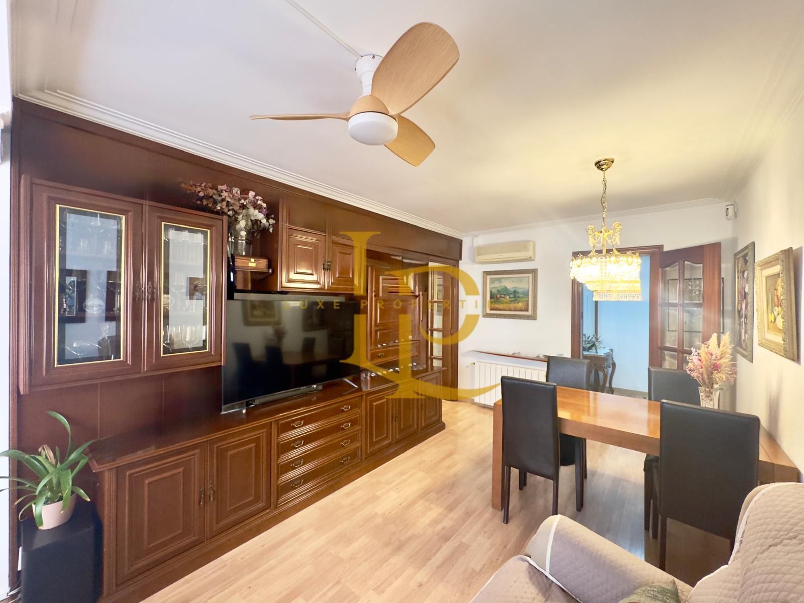 Comedor de Piso en venta en L'Hospitalet de Llobregat con Aire acondicionado, Calefacción y Parquet