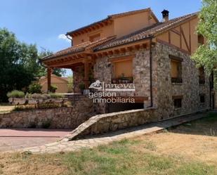 Vista exterior de Casa o xalet en venda en Torre Val de San Pedro amb Jardí privat