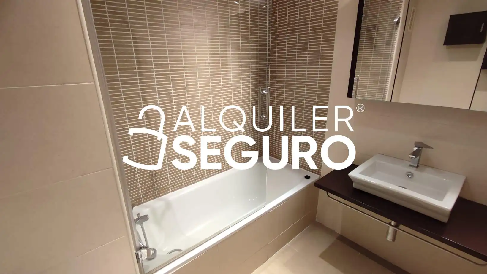 Bathroom of Flat for rent in Madrid  with Air Conditioner, Heating and Terrace