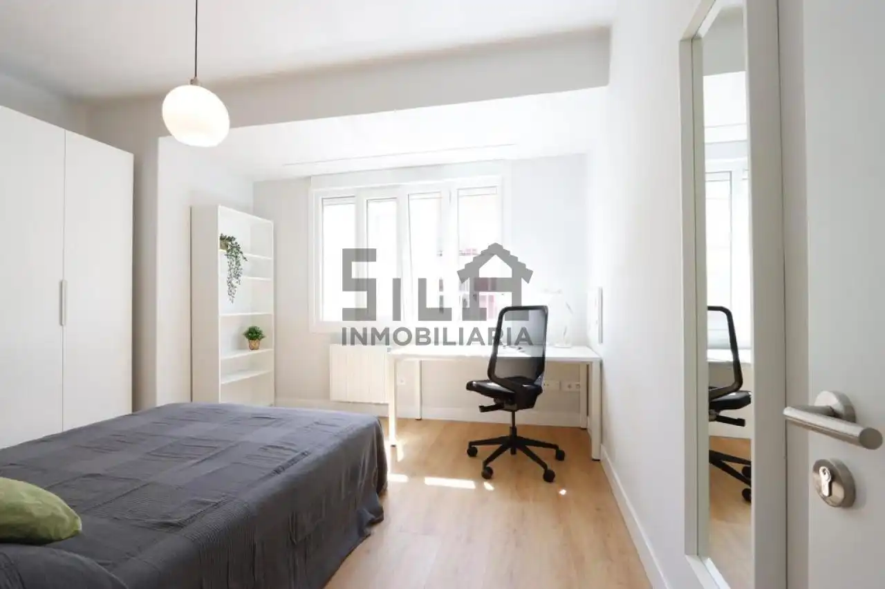 Habitación de Piso para compartir en Ourense Capital  con Calefacción y Amueblado