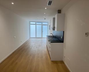 Cuina de Planta baixa de lloguer en Badalona amb Aire condicionat, Calefacció i Forn