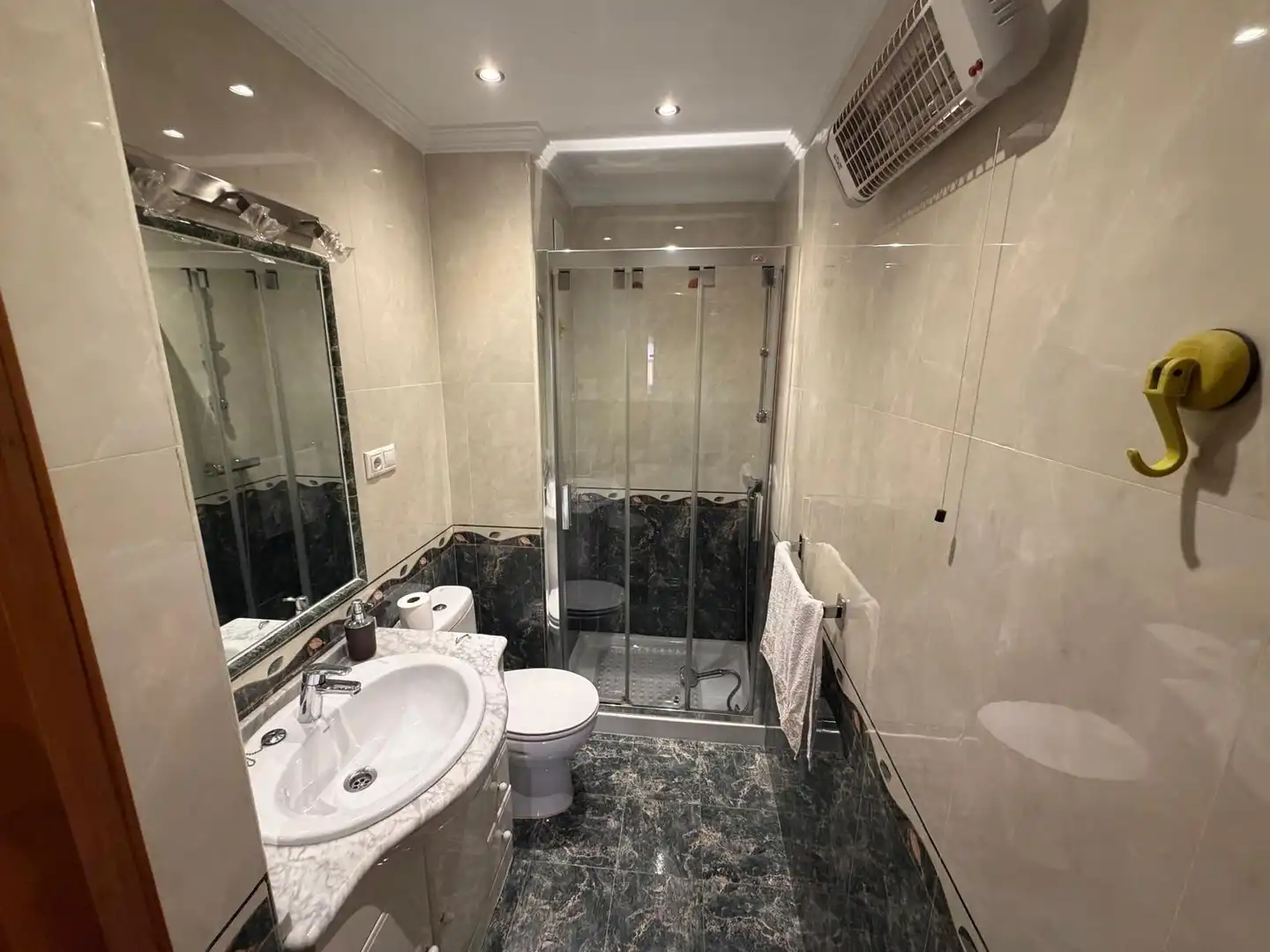 Badezimmer von Wohnung zur Miete in Málaga
