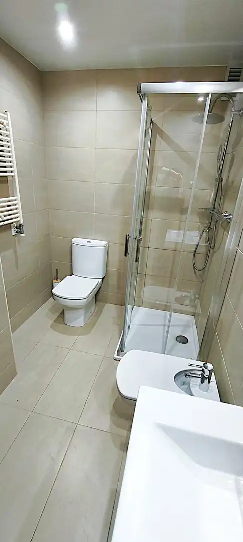 Badezimmer von Wohnung zum Verkauf in Badalona mit Klimaanlage, Heizung und Parkett