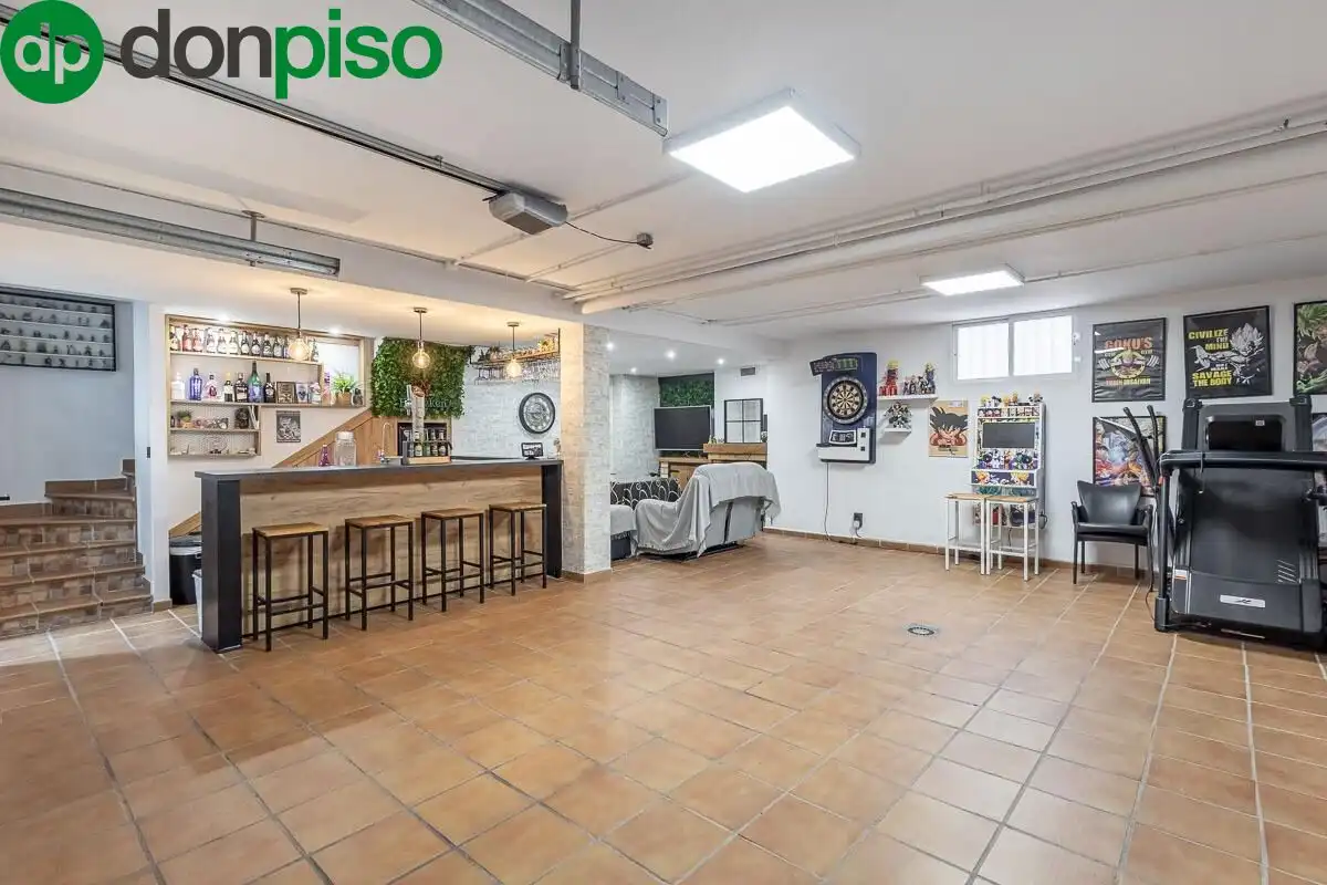 Casa adosada en venta en Churriana de la Vega con Aire acondicionado, Jardín privado y Terraza