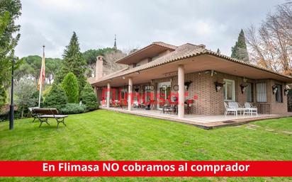 Vista exterior de Casa o xalet en venda en Villaviciosa de Odón amb Aire condicionat, Calefacció i Jardí privat