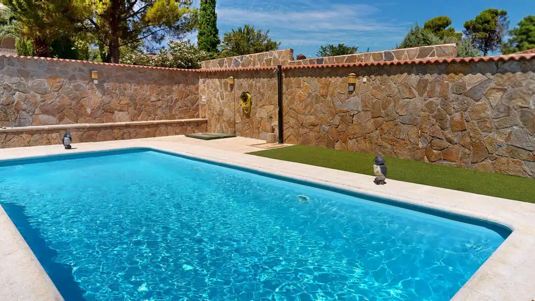 Piscina de Casa o chalet en venta en Valdelaguna con Aire acondicionado, Calefacción y Terraza