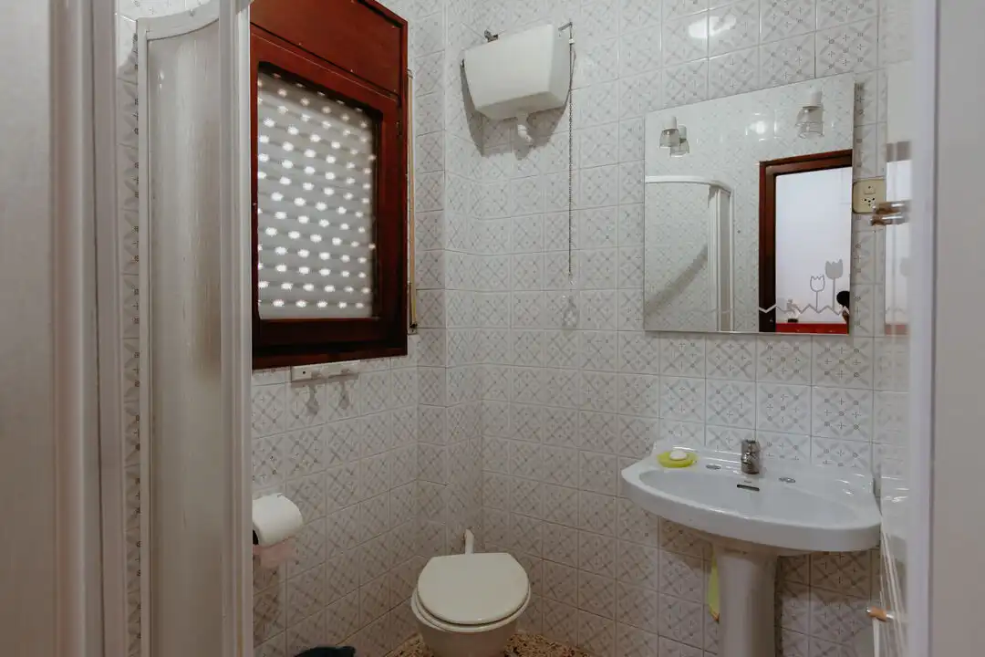 Bany de Casa o xalet en venda en Almuniente amb Calefacció, Terrassa i Moblat