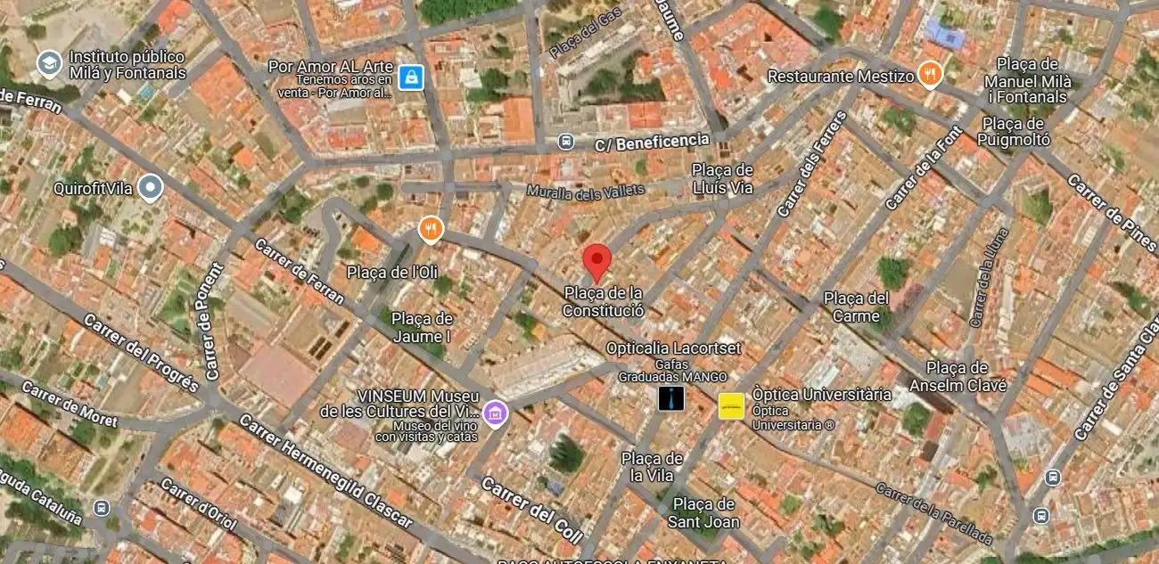 Außenansicht von Einfamilien-Reihenhaus zum Verkauf in Vilafranca del Penedès mit Terrasse