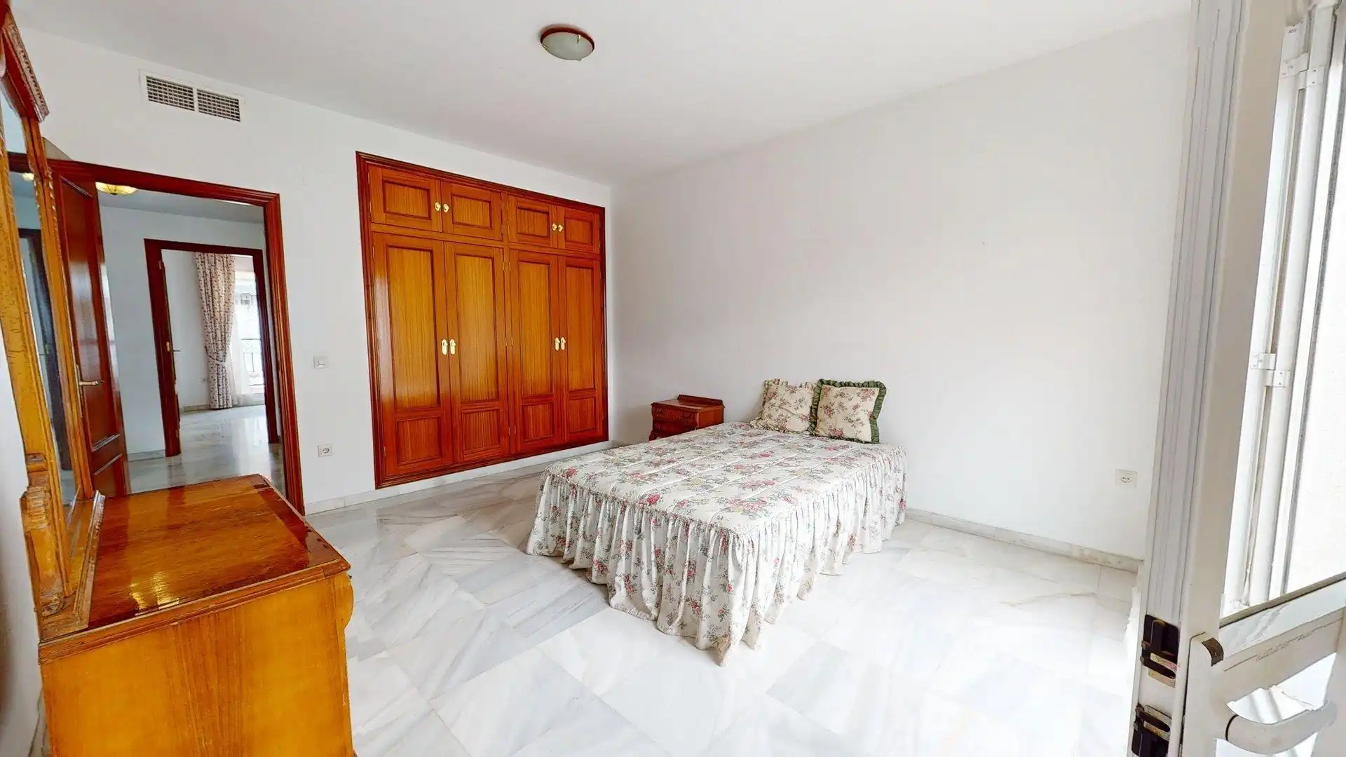 Detached homes for sale in Ciudad Jardín - Zoco