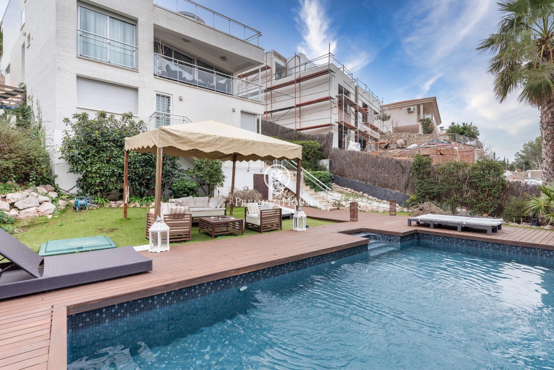 Swimming pool of House or chalet for sale in Sitges  with Air Conditioner, Heating and Private garden