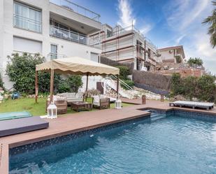 Piscina de Casa o xalet en venda en Sitges amb Aire condicionat, Calefacció i Jardí privat