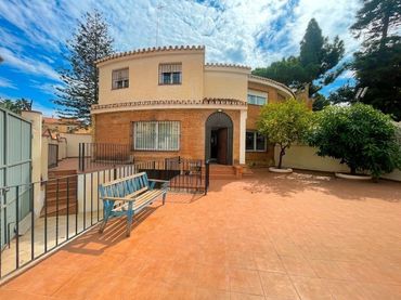 Villa avec balcon à vendre à Calle PEDRO MANTUANO