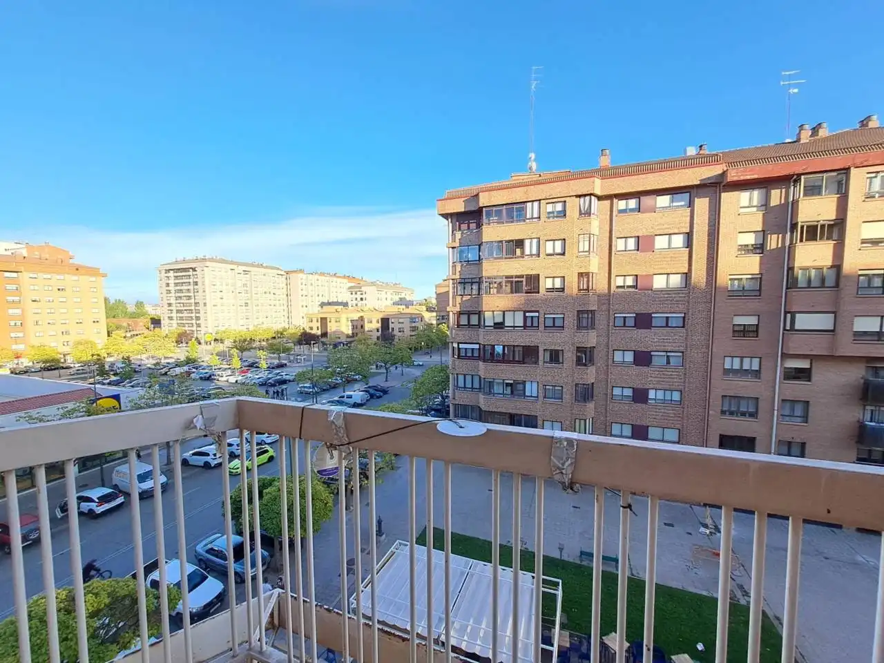 Vista exterior de Pis en venda en Burgos amb Calefacció, Terrassa i Traster