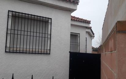 Vista exterior de Casa o xalet en venda en Polán amb Jardí privat i Terrassa