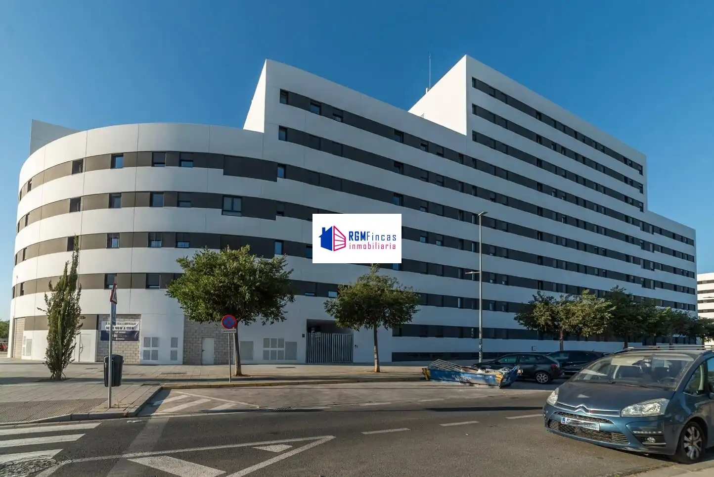 Vista exterior de Piso en venta en Sevilla con Aire acondicionado, Calefacción y Jardín privado