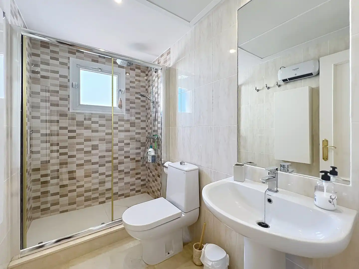 Baño de Apartamento en venta en Manilva con Aire acondicionado, Terraza y Piscina