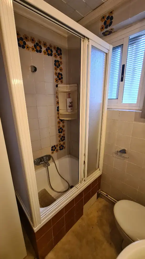 Bany de Pis en venda en Zamora Capital  amb Calefacció, Terrassa i Moblat