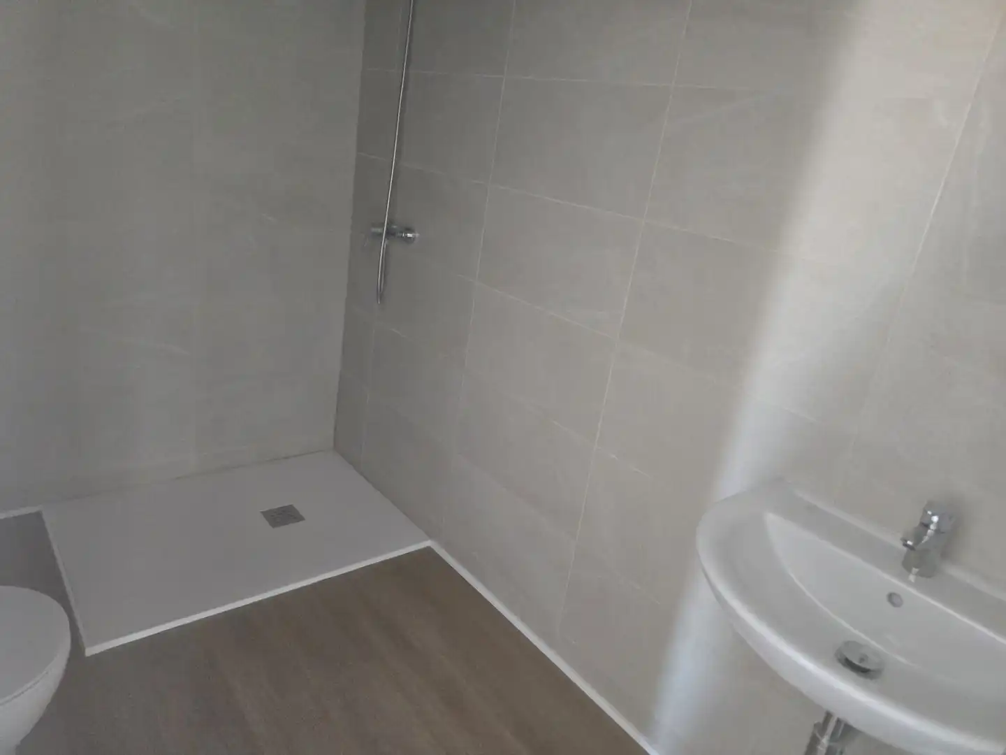 Bathroom of Flat for sale in Castellón de la Plana / Castelló de la Plana  with Air Conditioner, Parquet flooring and Oven