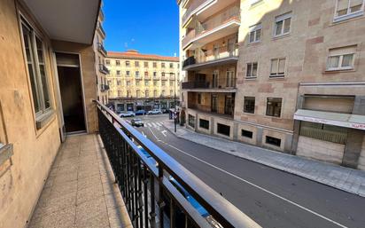 Vista exterior de Pis en venda en Salamanca Capital amb Balcó