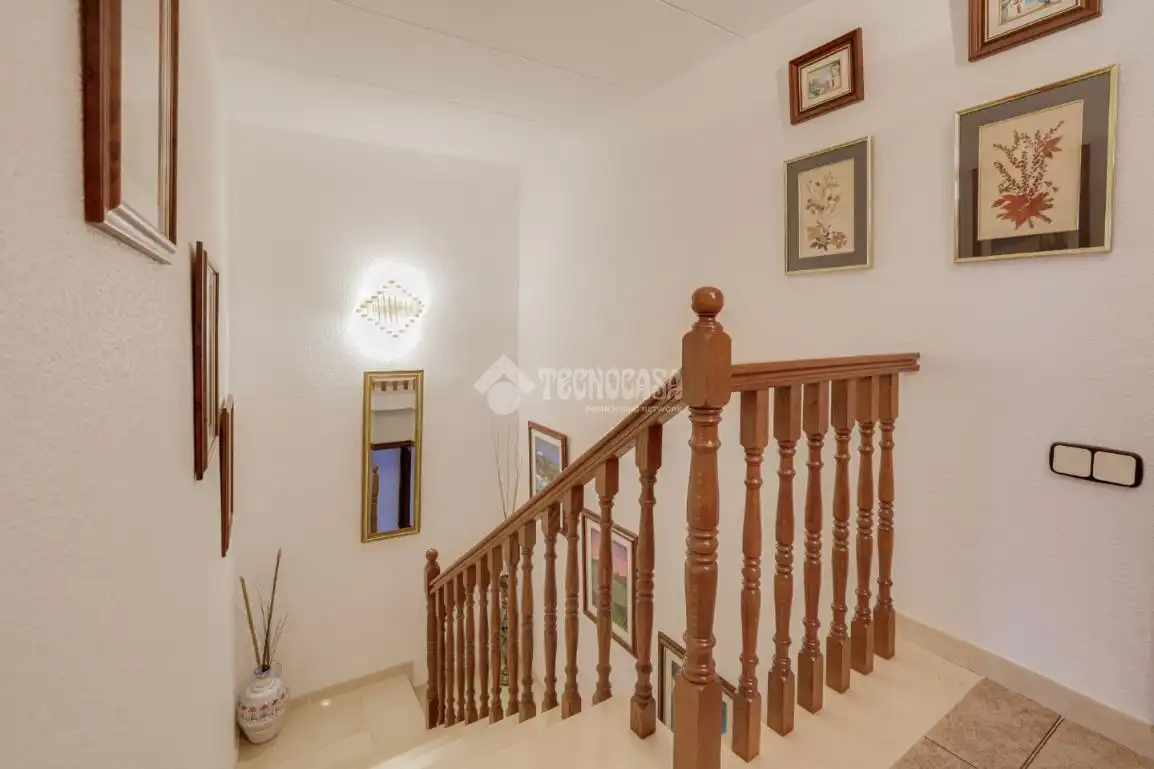 Einfamilien-Reihenhaus zum Verkauf in Terrassa mit Terrasse