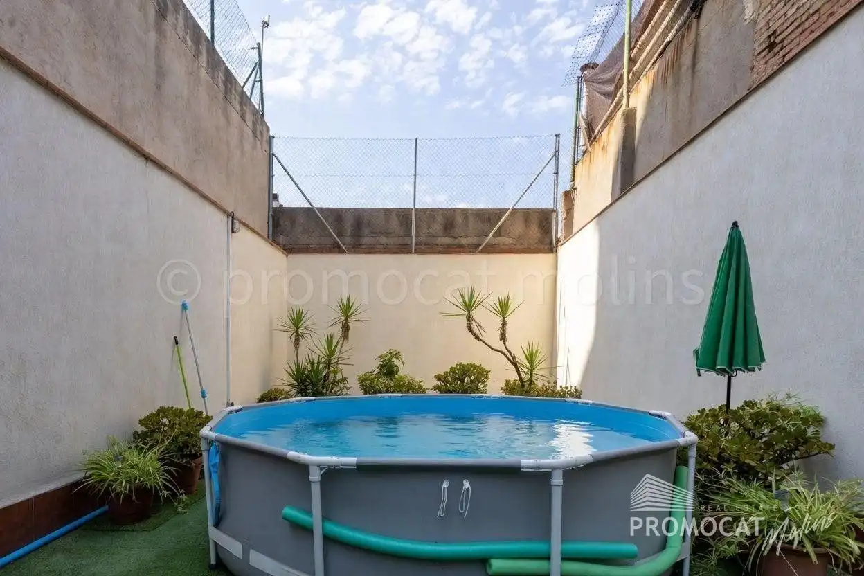 Piscina de Casa o xalet en venda en Molins de Rei amb Aire condicionat, Calefacció i Terrassa
