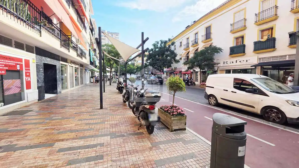 Vista exterior de Apartament en venda en Marbella amb Aire condicionat i Terrassa