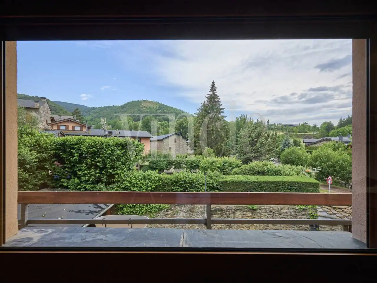 Vista exterior de Casa o xalet en venda en Fontanals de Cerdanya amb Calefacció, Jardí privat i Parquet