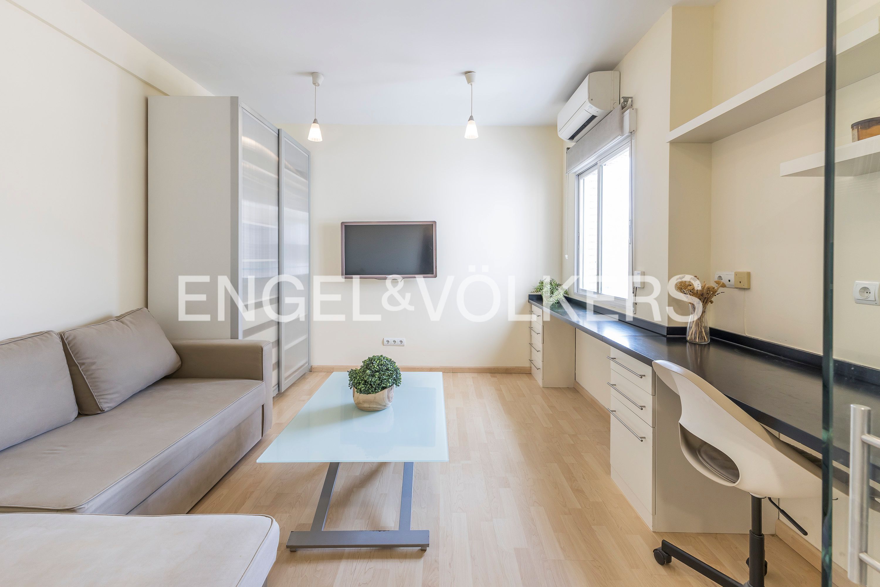 Living room of Apartment for sale in  Madrid Capital  with Air Conditioner, Heating and Parquet flooring