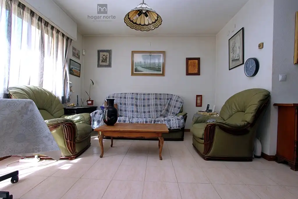 Sala de estar de Casa o chalet en venta en San Sebastián de los Reyes con Aire acondicionado, Calefacción y Jardín privado