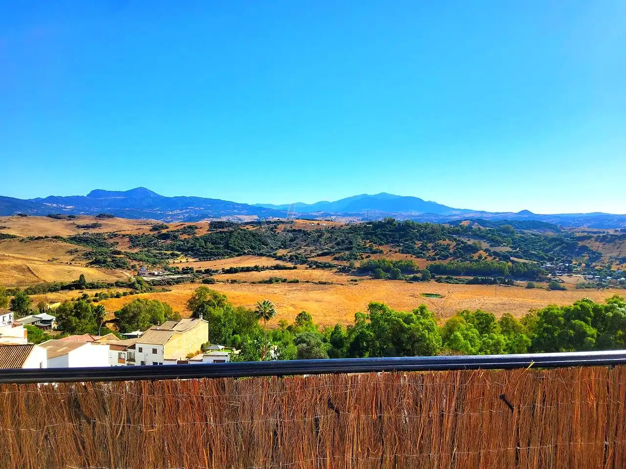 Vista exterior de Casa o xalet en venda en Jimena de la Frontera amb Terrassa