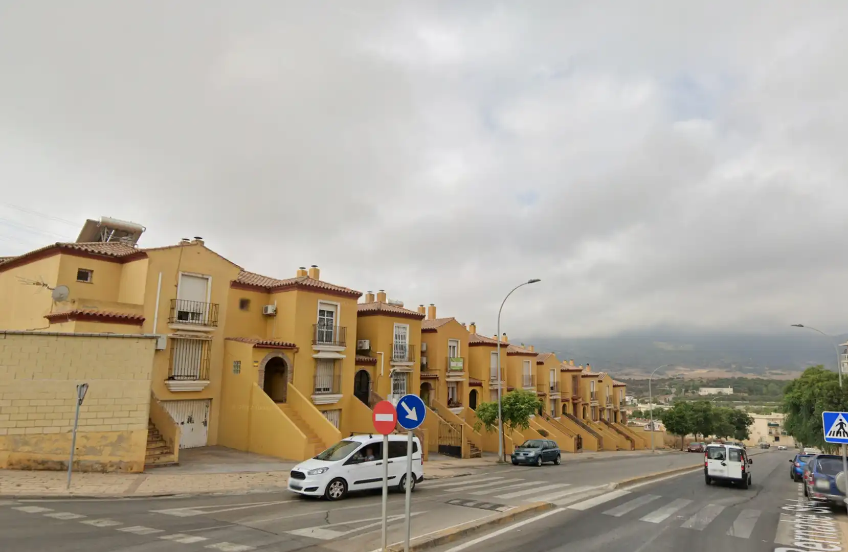 Vista exterior de Casa adosada en venda en Algeciras amb Terrassa