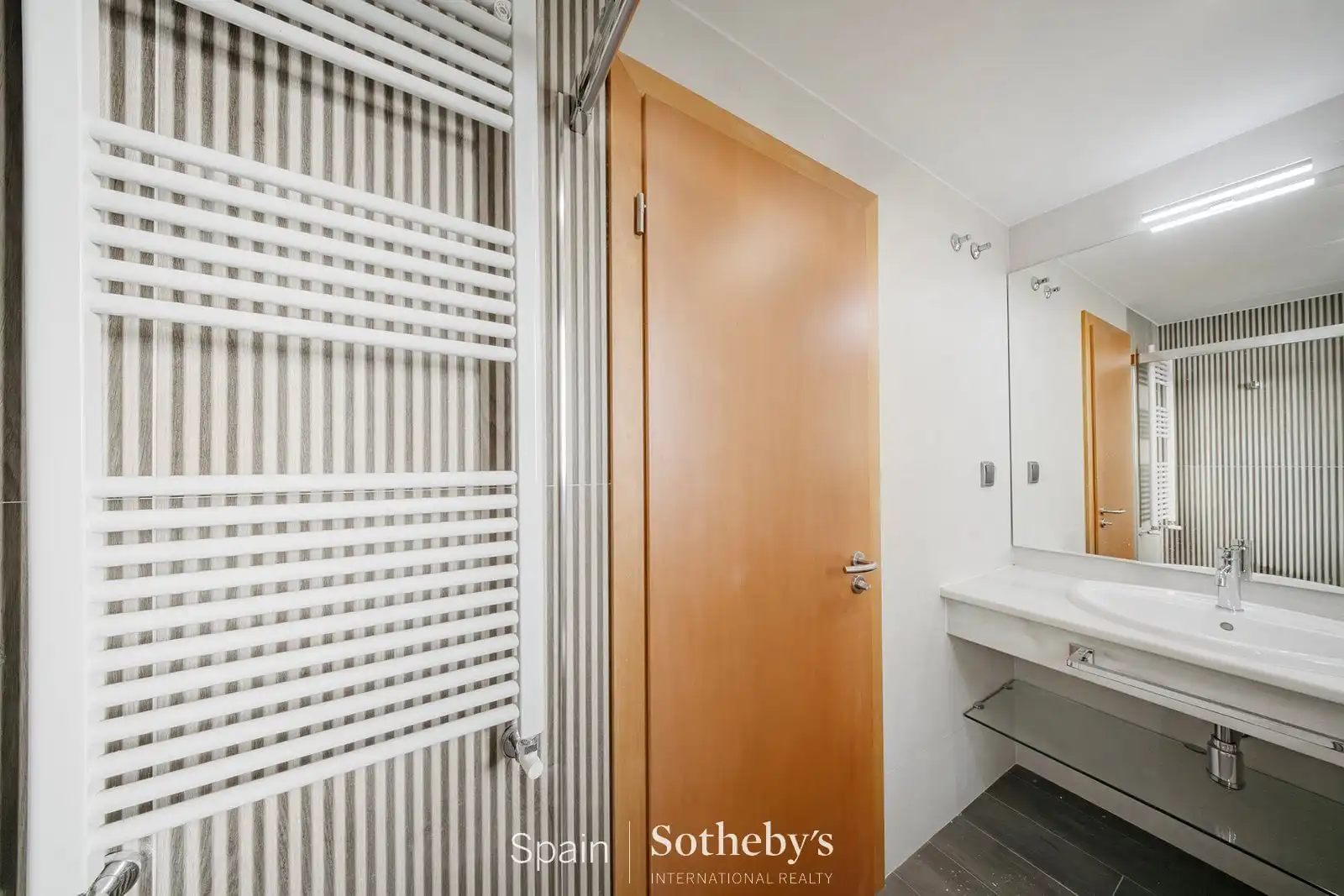 Bany de Apartament de lloguer en La Moraleja amb Aire condicionat, Calefacció i Terrassa