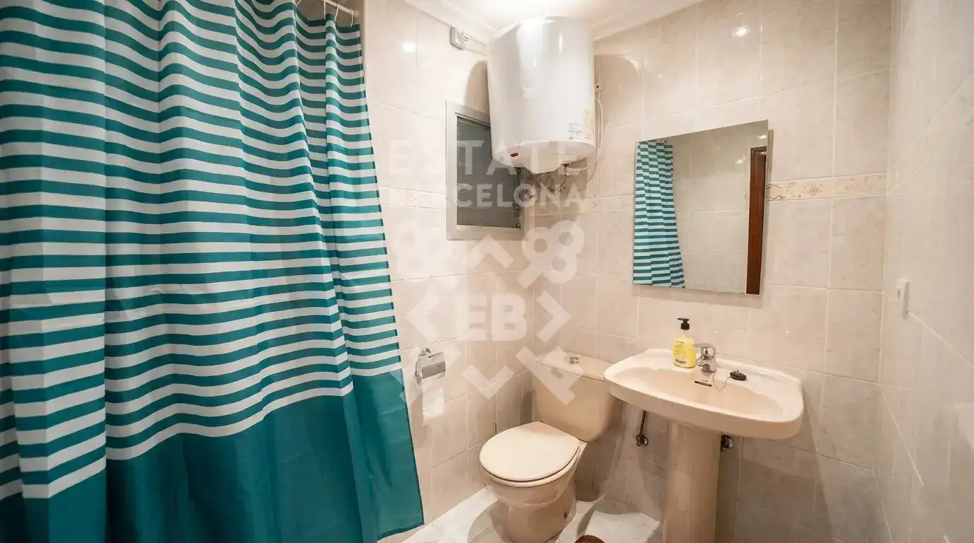 Baño de Apartamento en venta en Valencia con Amueblado y Balcón