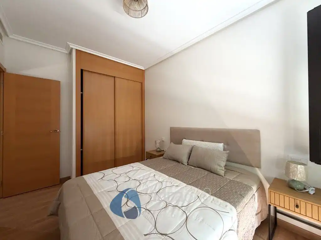 Habitación de Apartamento en venta en Lardero con Aire acondicionado, Calefacción y Jardín privado