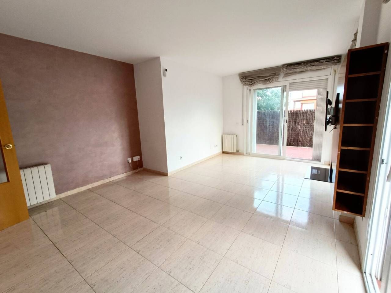 Living room of Flat for sale in Santa Coloma de Gramenet  with Heating, Private garden and Terrace